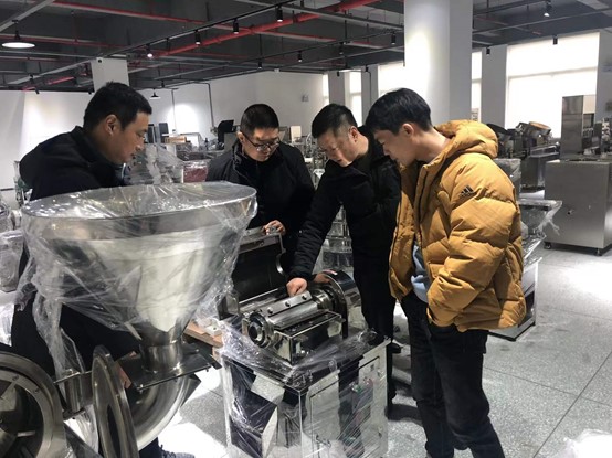 湖南省中醫(yī)研究院一行來(lái)公司參觀(guān)