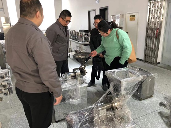 長沙博雅衛生中等專業學校一行來我廠參觀